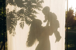 Ombre maman et son bébé